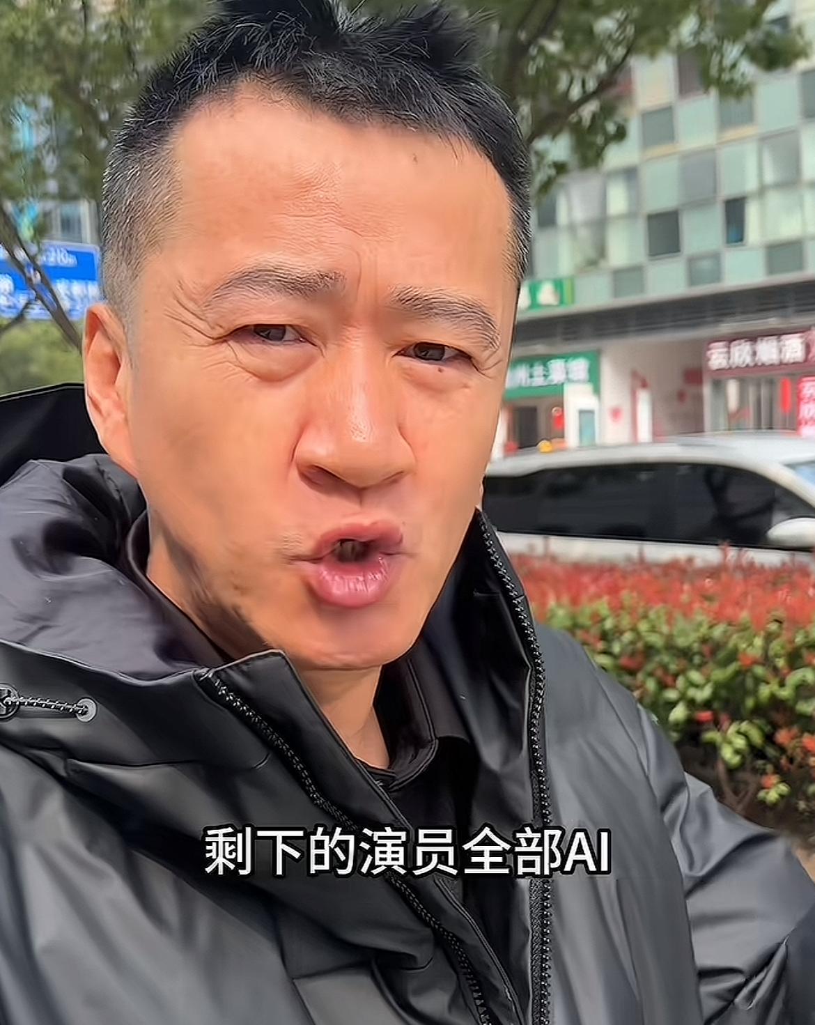 李嘉明的这番话道出了演员的困境。
以前，很多人都将明星当成梦想，因为挣钱多，且有