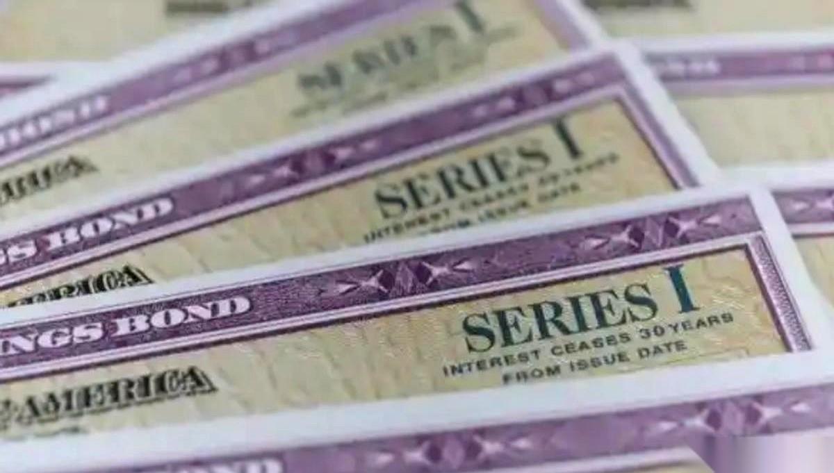 网上总有人喊，把那七千多亿美债全抛了，砸懵他们！
这话听着真解气。但兄弟，你知道