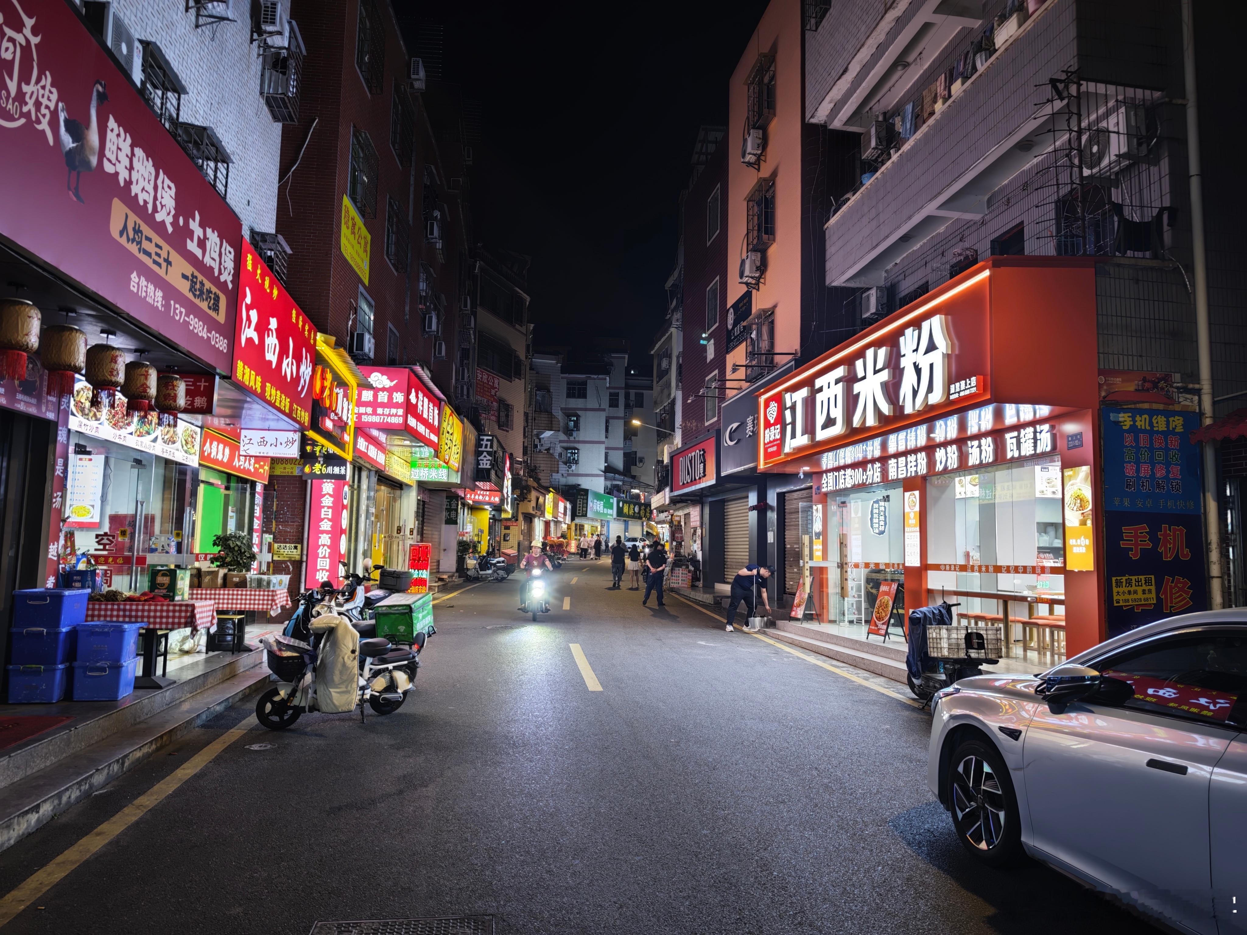 厦门这个城市有点怪，本来地处闽南，其实口味就是闽南的那种偏清淡的口味。但是这里有