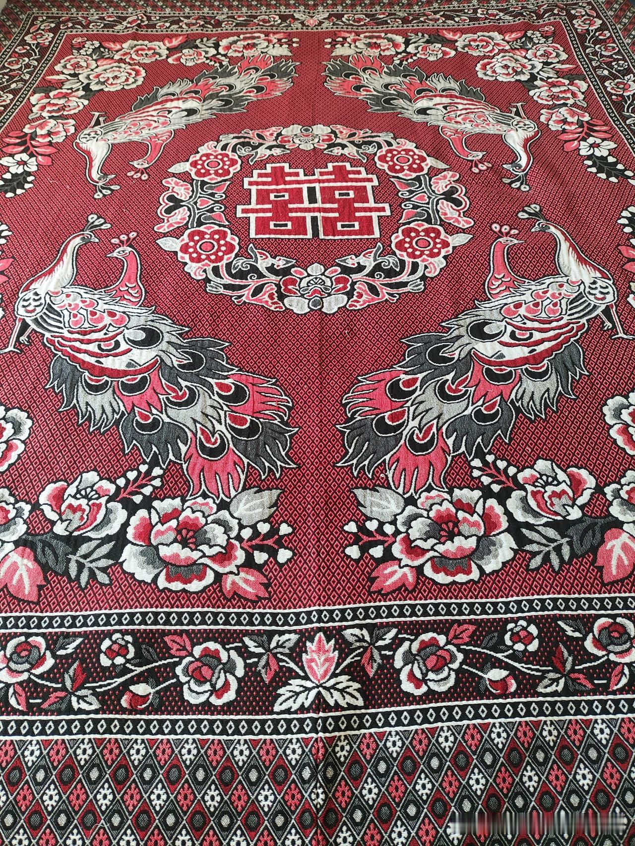 钱放的越久越贬值，而有的东西越放越值钱，比如这张八十年代的床单。

昨天整理床铺