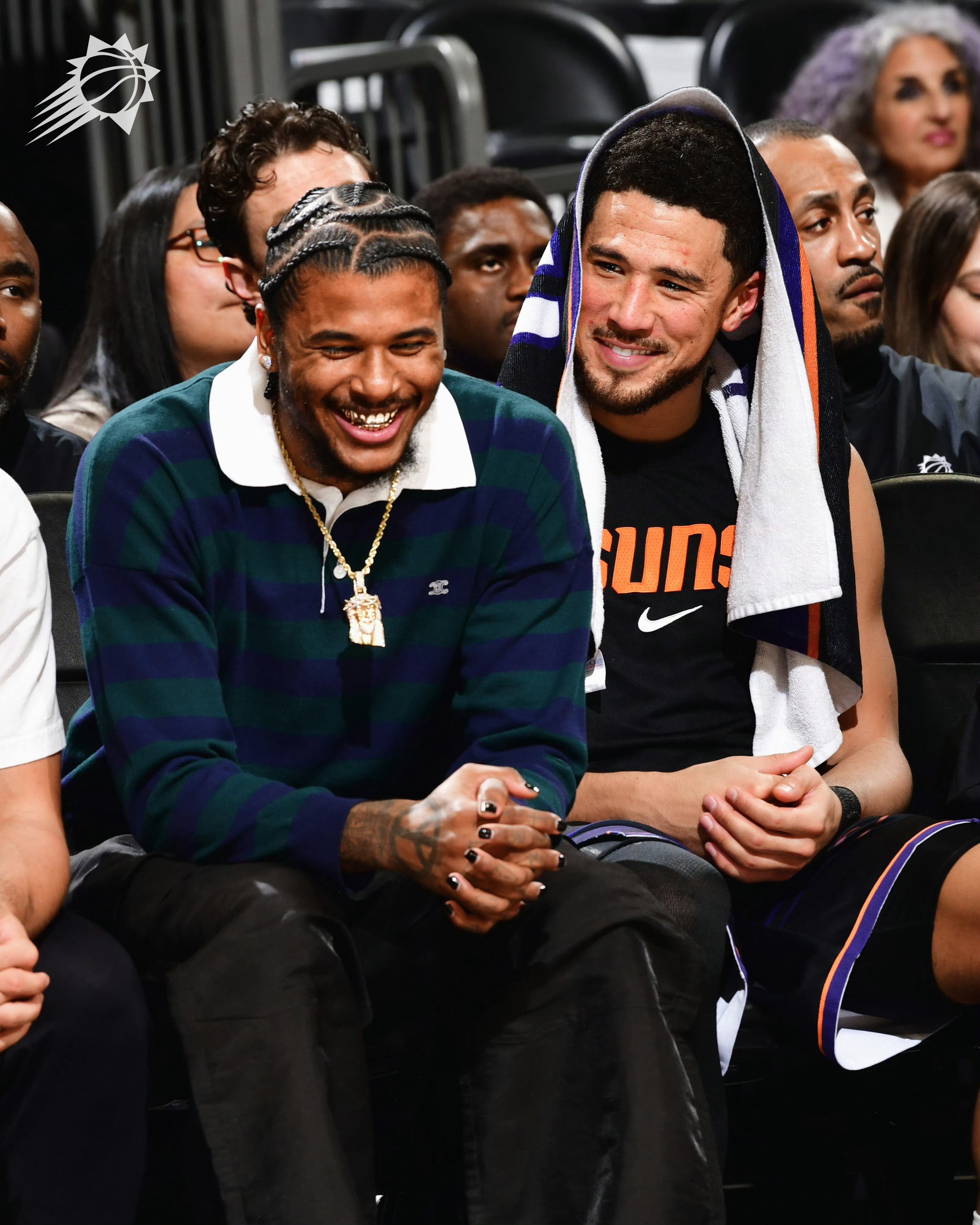 在布克昨天说球队对格林的雪藏有些矫枉过正了之后，今天官方更新伤病名单：杰伦·格林