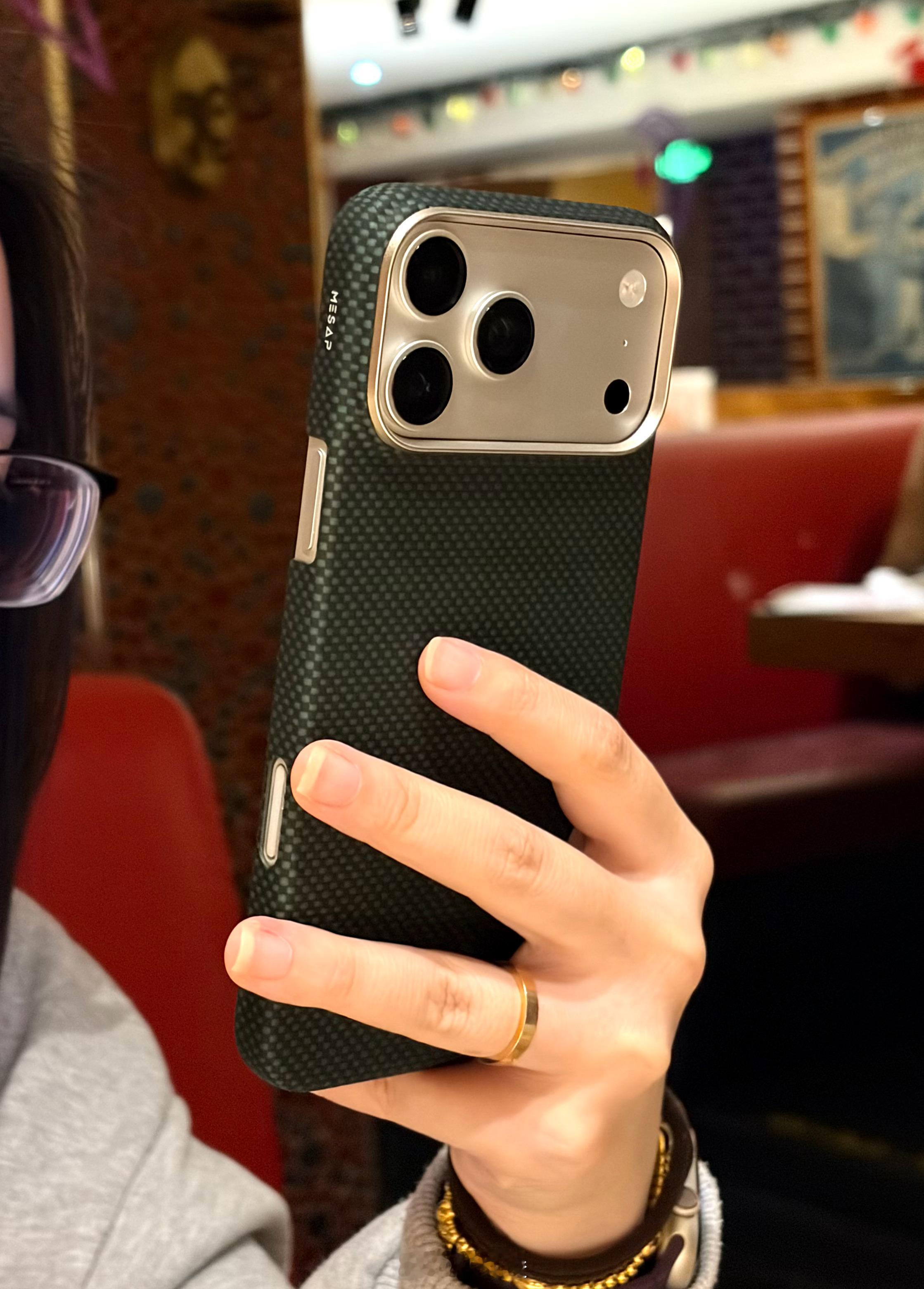 虽然说iPhone 17 Pro这Deco改得有点激进，但看久了之后。感觉其实…