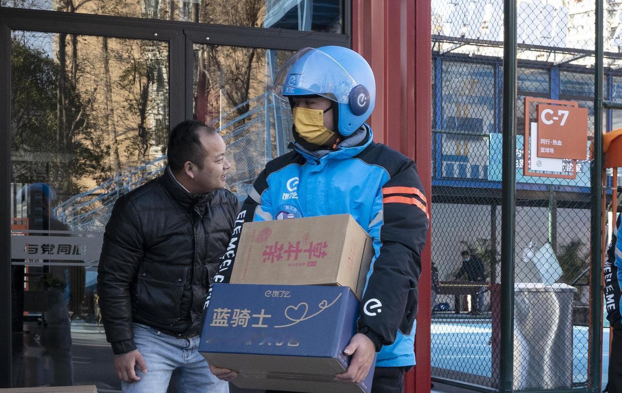 能明显感觉到，进入2025年，年轻人消费、就业等观念彻底变了！

前七八年，年轻