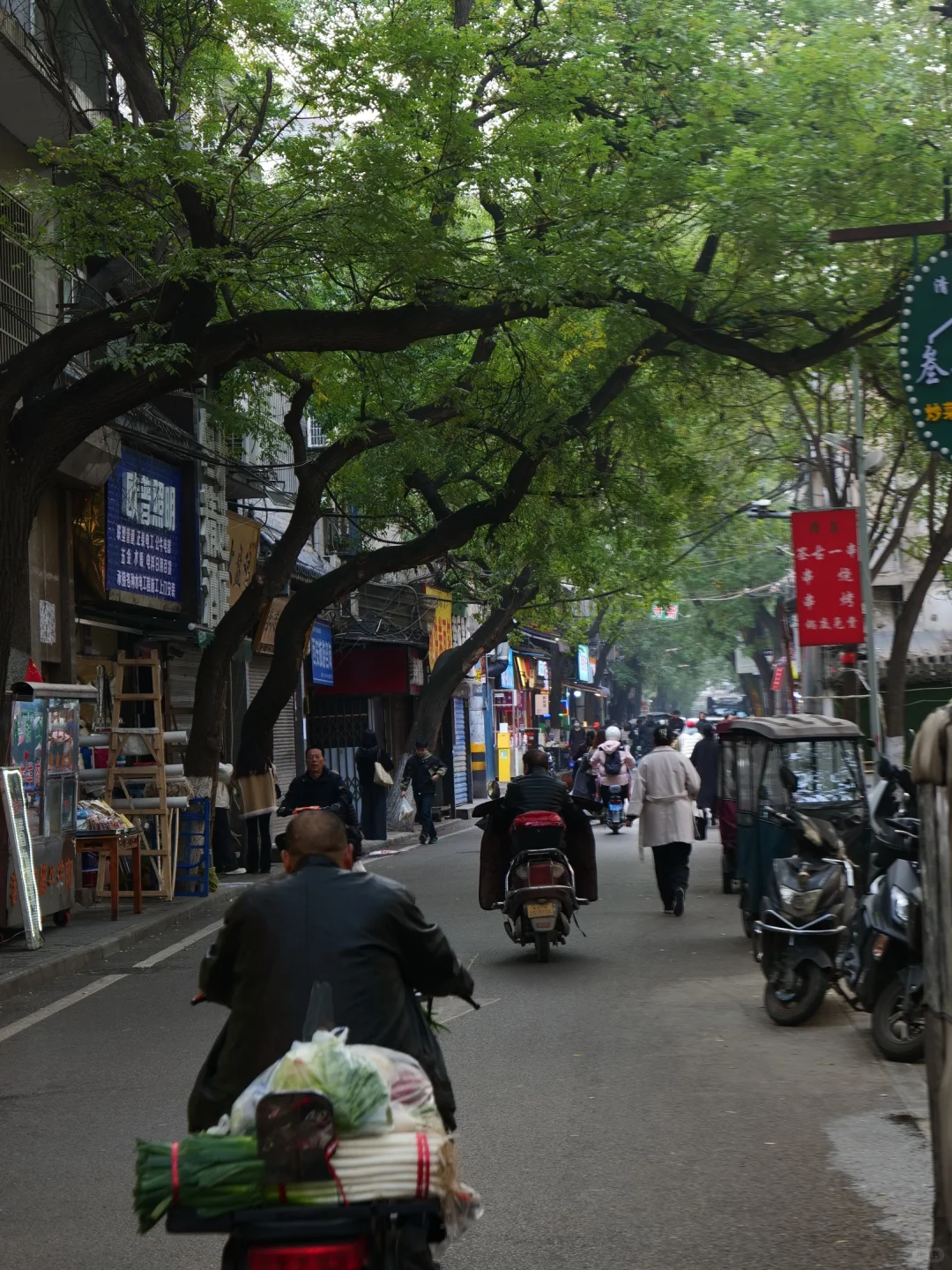 跟随西安本地人去吃早餐，采购带回家特产