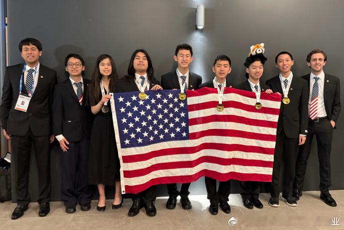 美国高中生队再次拿下今年的 IMO（国际数学奥林匹克竞赛）五枚金牌和一枚银牌。尤