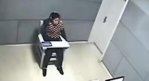 别再刻板觉得抢劫施暴只会是男性，哈尔滨多年前这桩案子，直接打破大众固有认知。六十