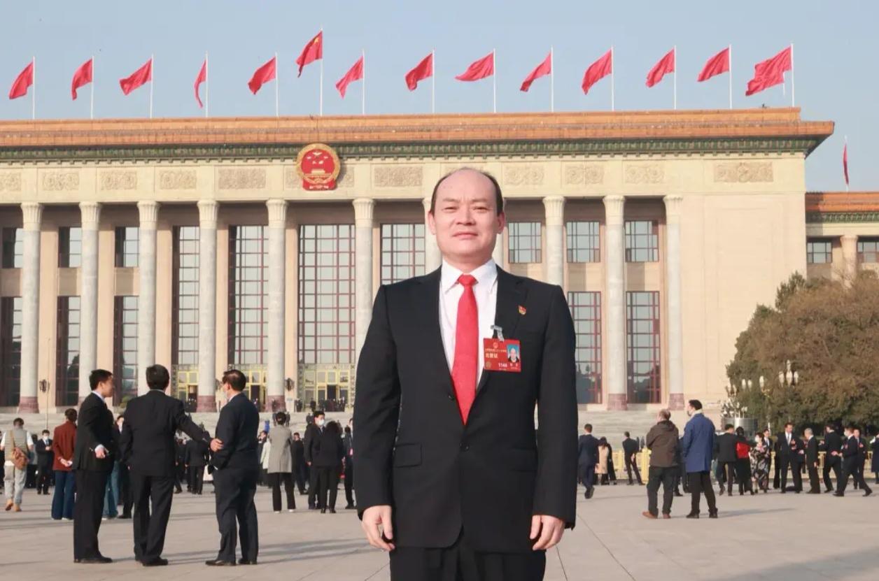 🔥 【两会声音】温菲代表：让产业工人既有“面子”更有“里子”

“产业工人是支