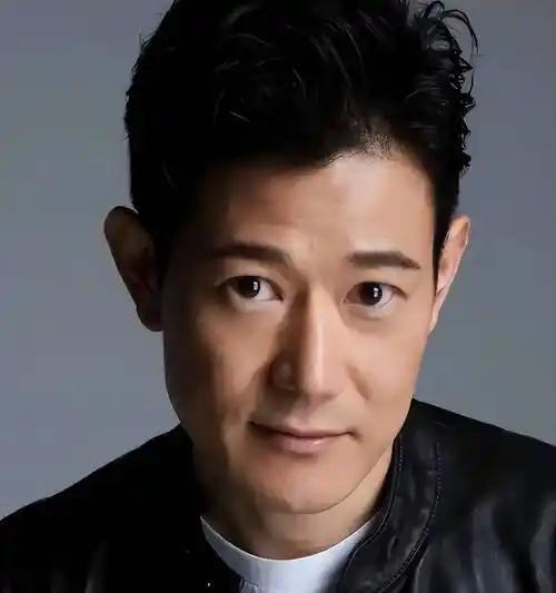 谁能想到，一个在中国演了二十多年戏、娶了中国妻子、还把中国称为第二故乡的日本演员