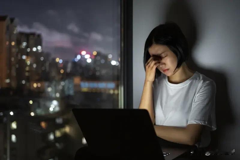 河南一家庭五人中有四人相继患癌，医生分析这与长期熬夜、外卖饮食及家庭矛盾导致的负