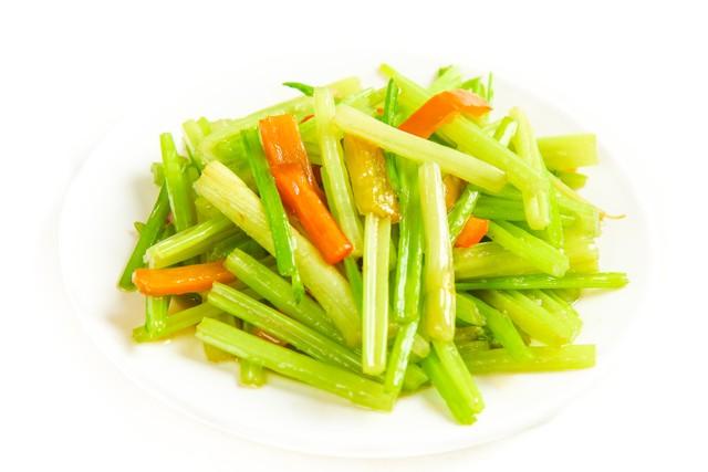 芹菜大量上市！医生再三强调：糖尿病患者吃芹菜，多注意这3点！

随着冬季的到来，