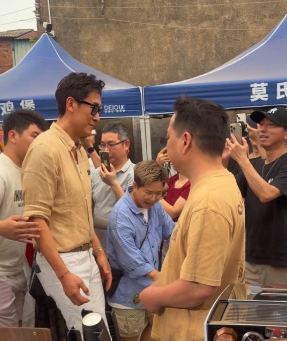 TVB都无晒湖，走来蹭热度莫宣聊之后最红可喜可贺恭喜恭喜莫氏鸡煲迎来成群TVB老