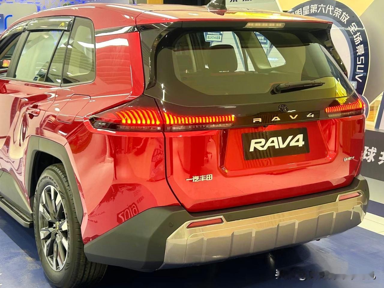 朋友问我丰田的荣放RAV4双擎版，到底香不香？现在买会不会后悔？

核心魅力，全