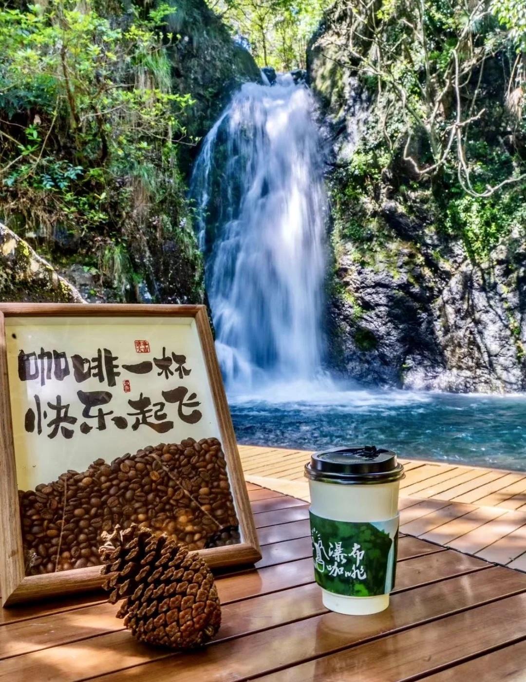 逃离浪浪山‼️双节就去五龙潭“野”一下🏞️
-
假期一起进山放空啊
躲开人潮拥