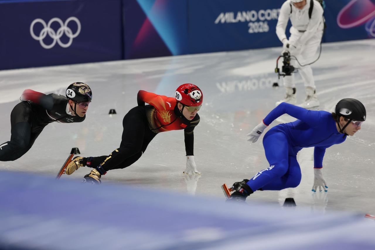 北京时间明天凌晨，米兰冬奥会短道速滑项目将重燃战火，中国队在卫冕项目混团接力失利