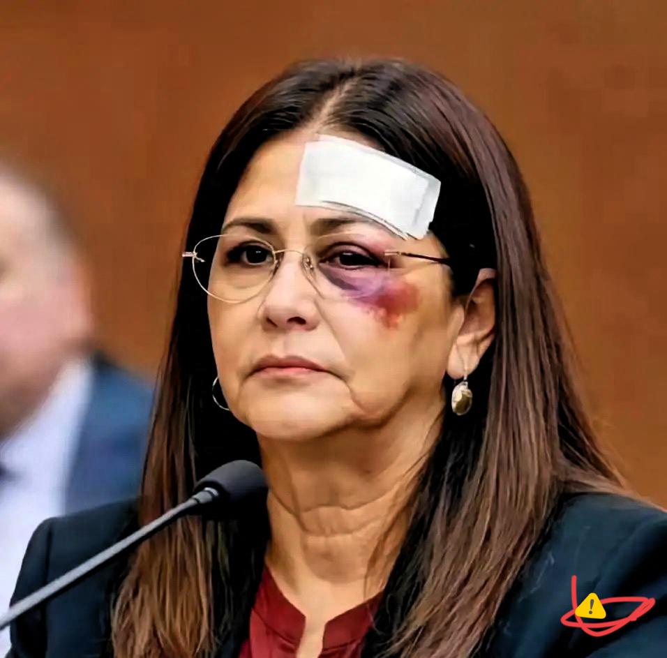 别再被“霸权=无敌”的神话骗了！
美国对委内瑞拉的操作，
早就暴露了
强权的真面