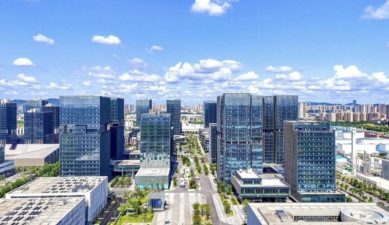 地处湖南湘江新区核心腹地、总规划面积295.47平方公里的长沙高新区麓谷产业园，