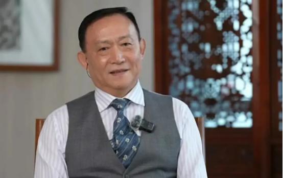卢麒元：绝对不要走美国所设计的城镇化之路。务必要踏踏实实地走具有中国特色的社会主