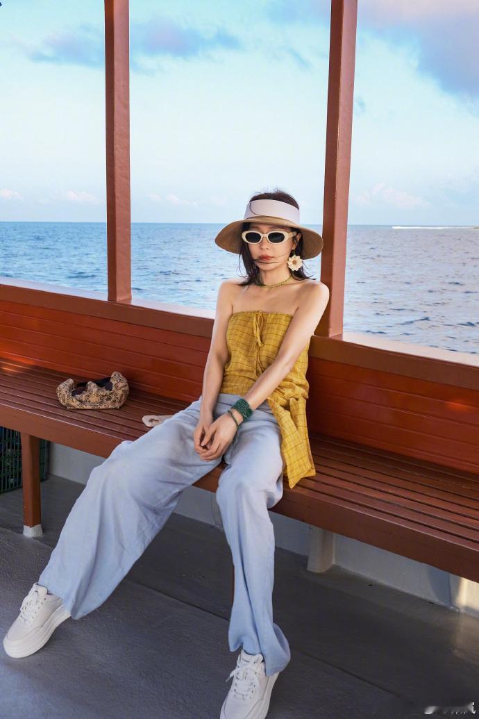 秦岚晒海钓照秦岚出海海钓被秦岚的出海海钓组图狠狠治愈！乘船赴向辽阔海面，与海风浪