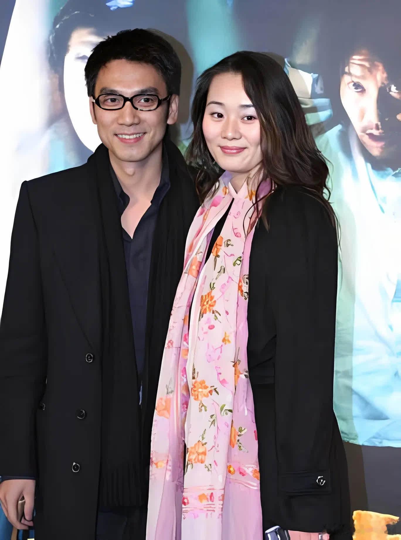 1995年，25岁的林依轮二婚娶了超模西华，他把600万身家交给西华打理，结果急