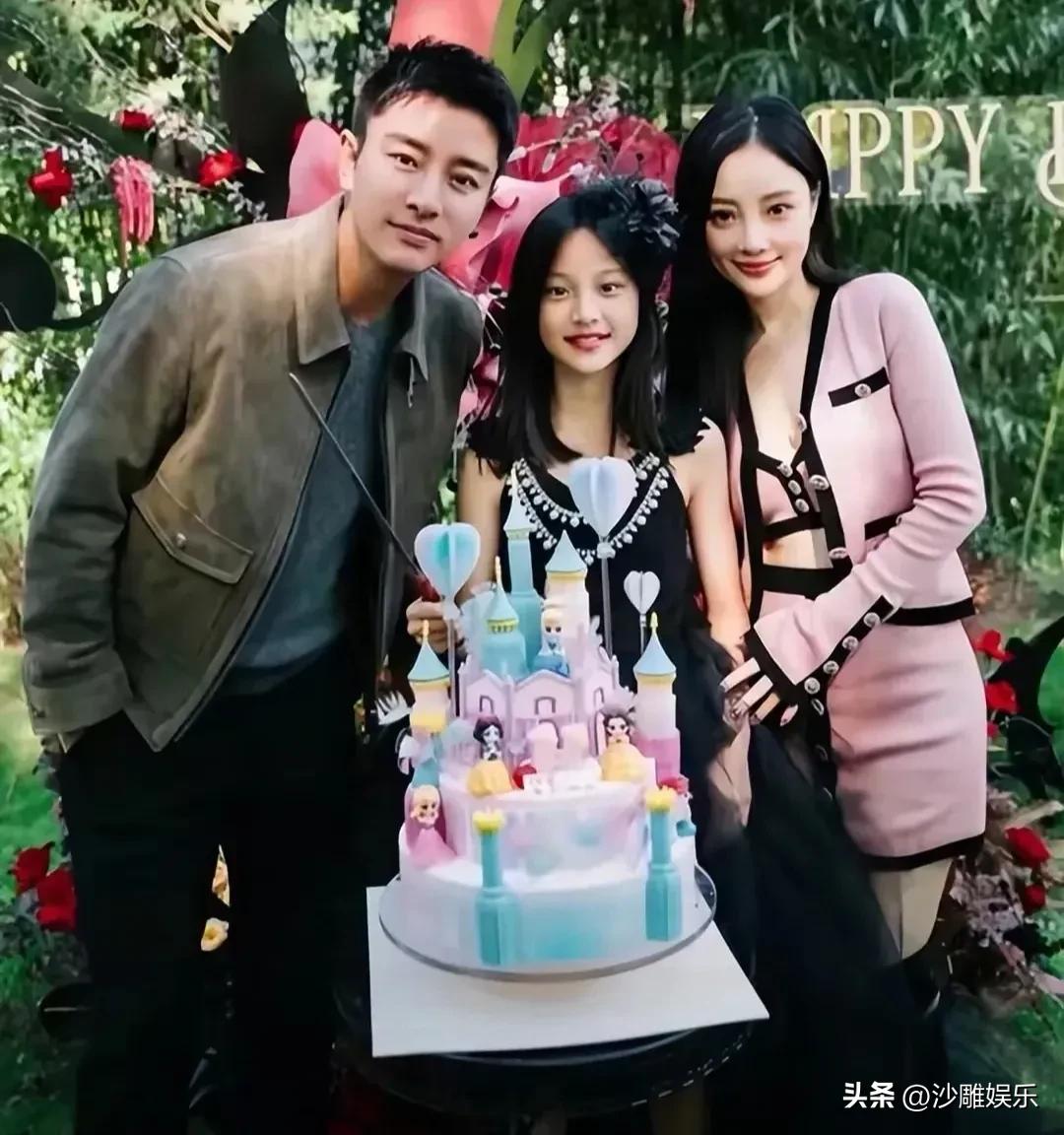 45岁李小璐，引发热议！

7月30日，45岁的李小璐冲上热搜！
这一次，不是因