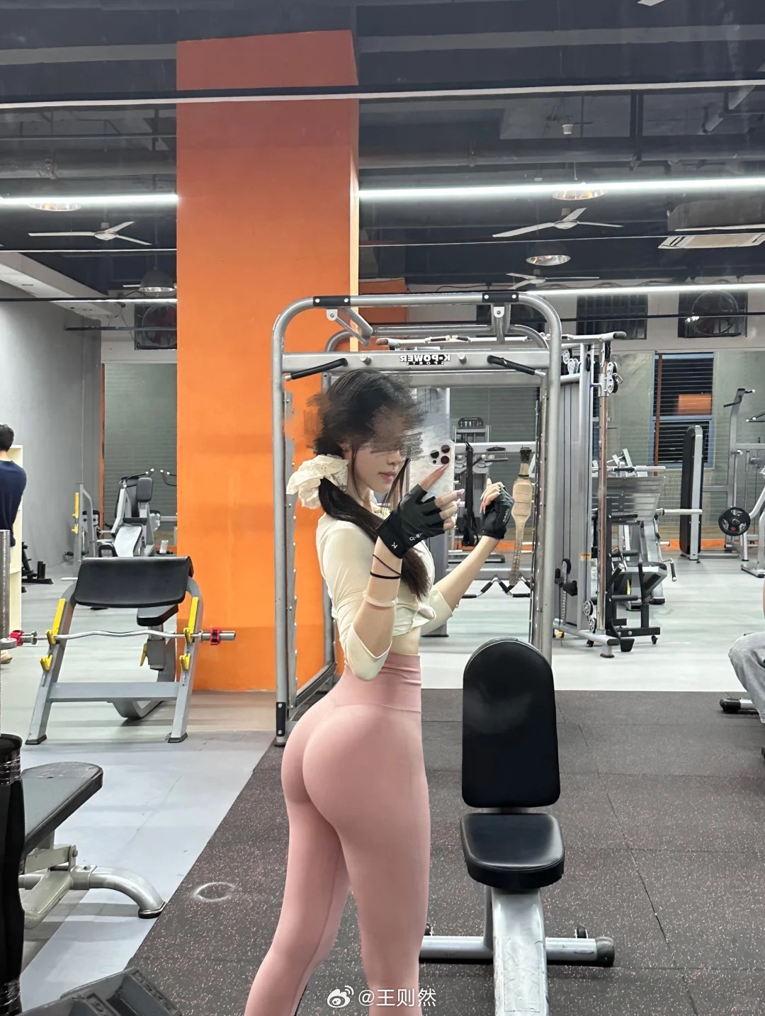 咱就是说，健身和拍照是密不可分的📸🧘🏻‍♀️  ​​​