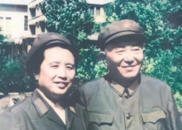 1978年罗瑞卿病逝，郝治平失控大哭，十余人强行将她从罗瑞卿身边带走，这场别离让