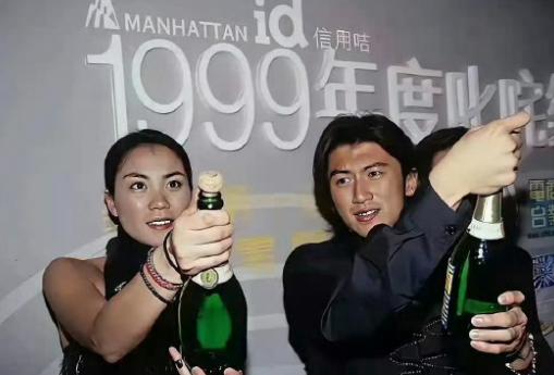 你相信吗，这时候的谢霆锋19岁，王菲已经30岁了
青涩小伙是真的跳不出熟女的坑啊