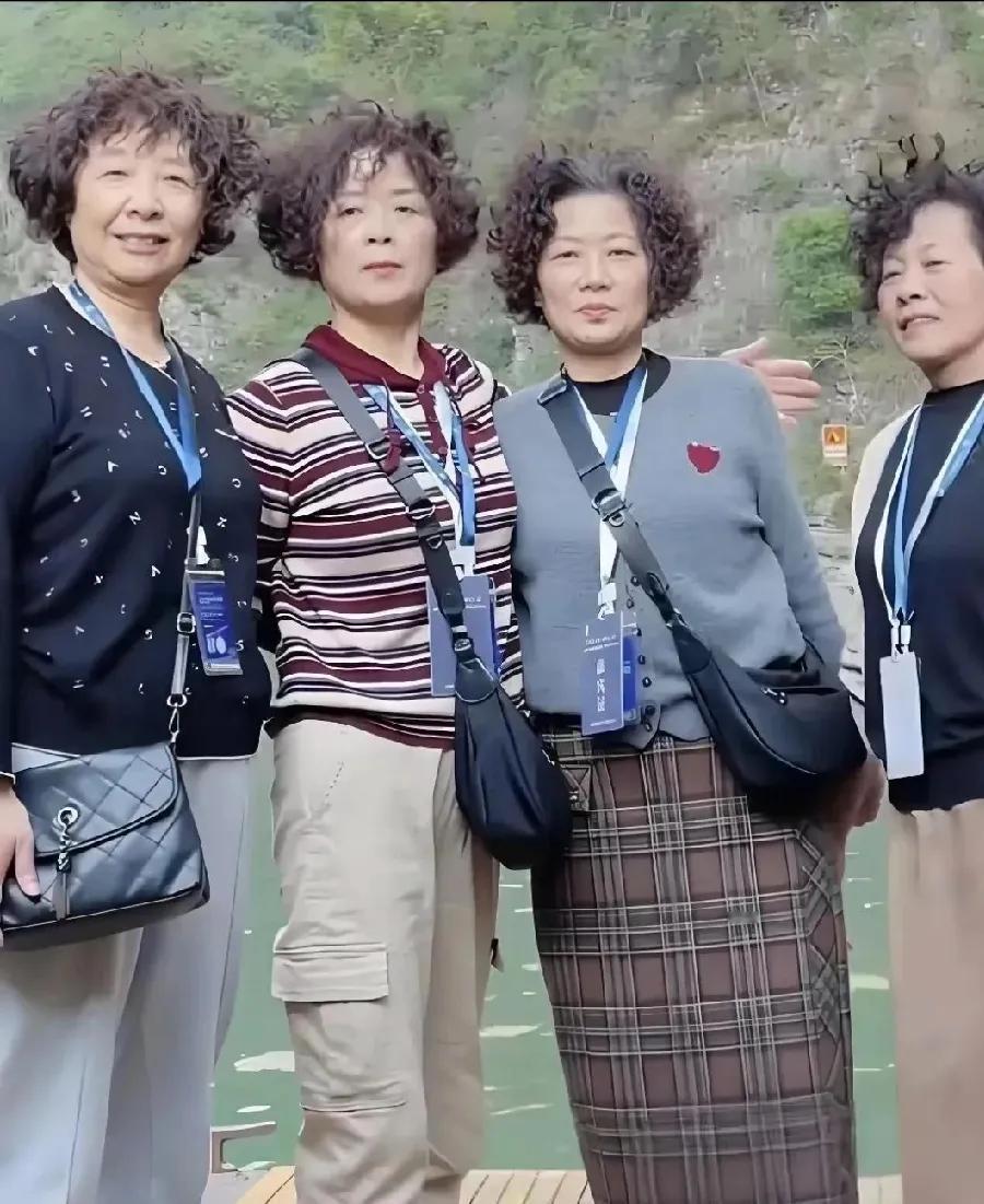 中国大妈怎么就处处不对了？
 
最近总刷到说大妈这不好那不好的，一会儿笑丝巾拍照