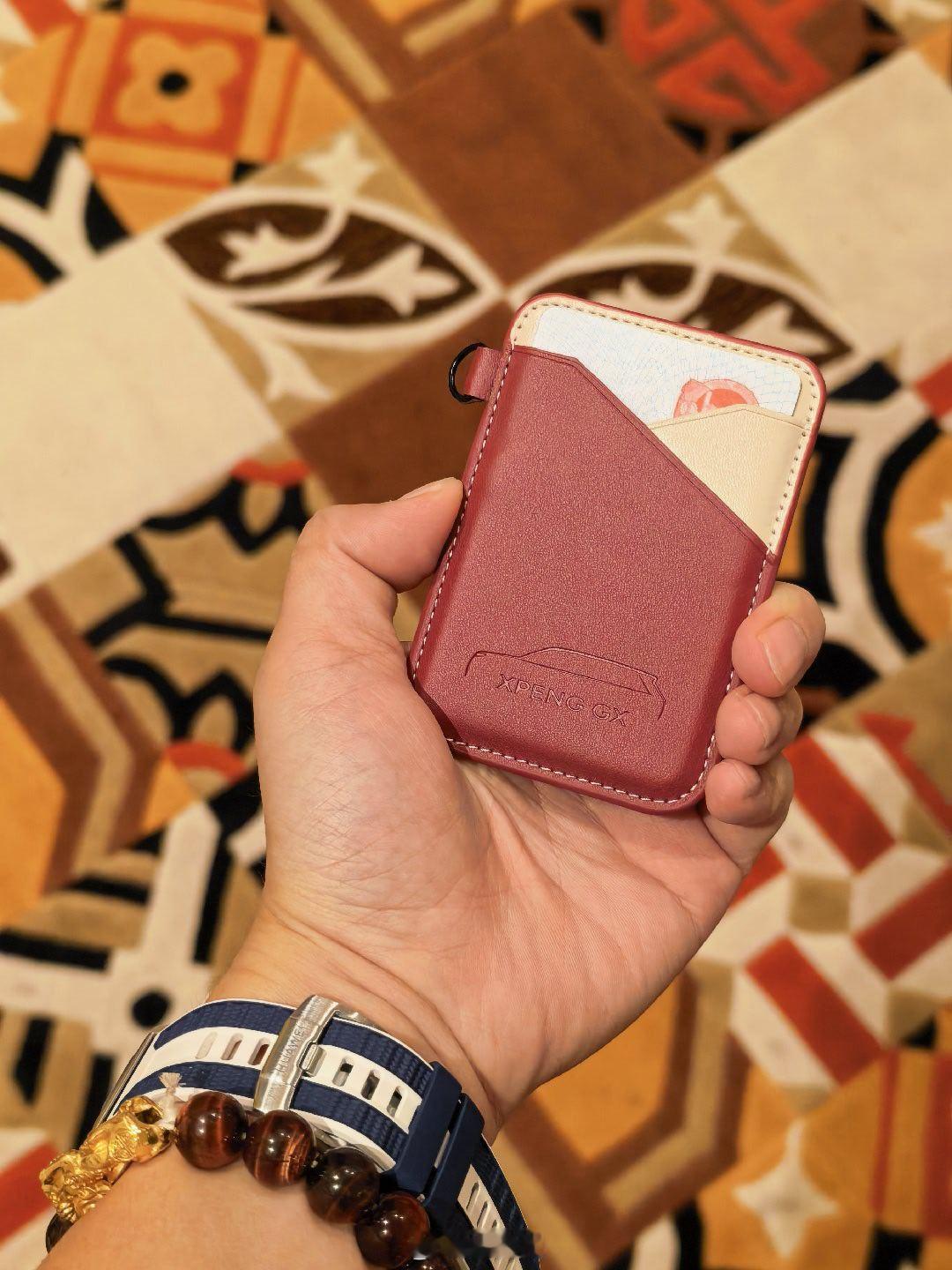 我发现小鹏每次媒体证都很有意思，看的出来花了很多心思的，这次可以直接做卡套，老丢