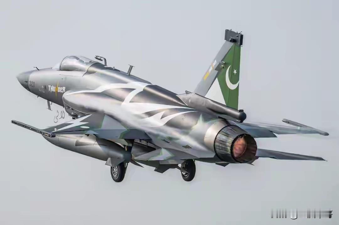 枭龙3杀疯了！印尼狂订40架，中国军工这波赢麻了
 
谁能想到！枭龙3直接在国际