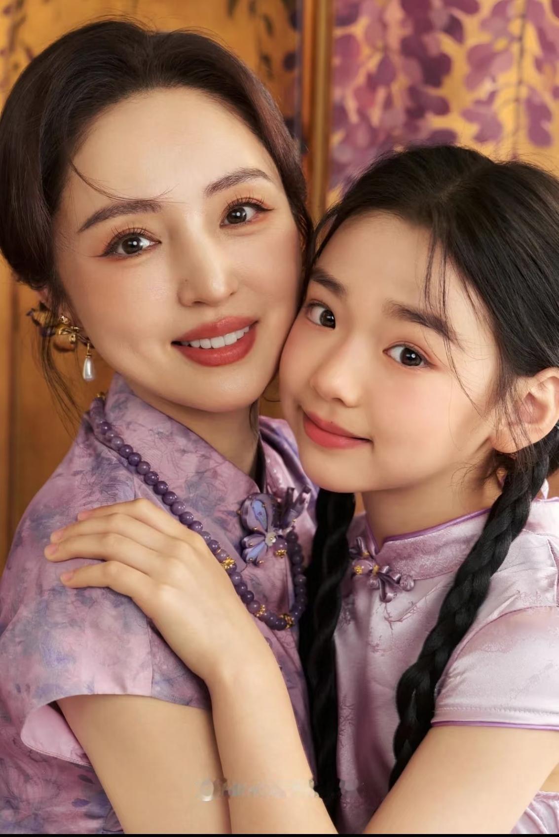 其实大家心里都很清楚，

谢依霖心里应该也很清楚。

董璇跟张维伊生不生孩子，最