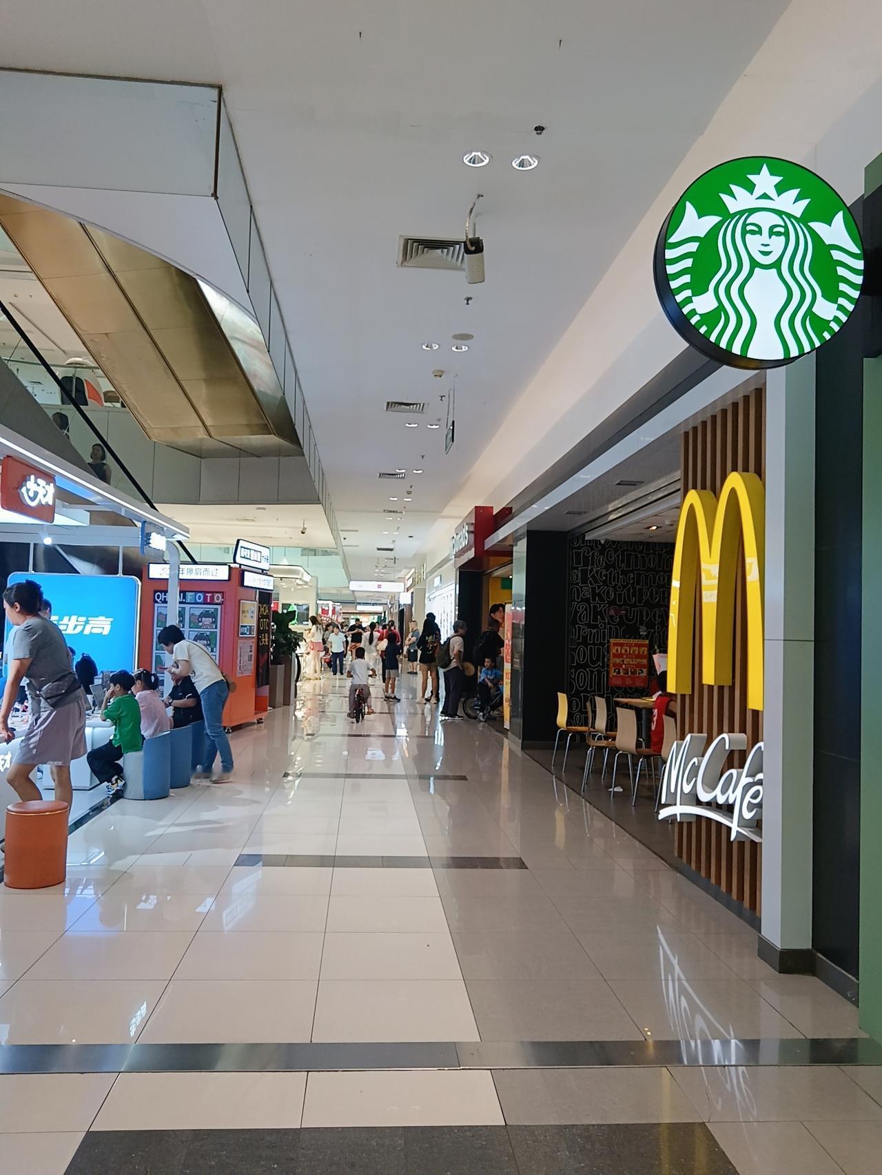 前夫家楼下有家发廊，在那里剪了近十年，最近又办了张卡，充值三百可以剪十次。
今天