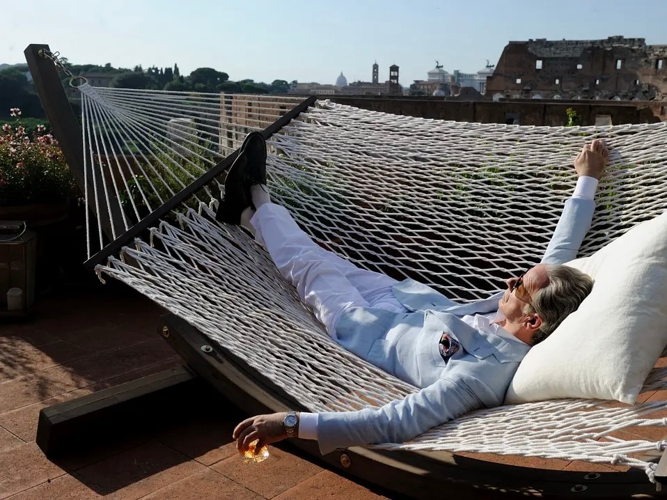 晚安🌙“寂静便是情感，爱也是恐惧。”——《绝美之城》保罗·索伦蒂诺（2013）