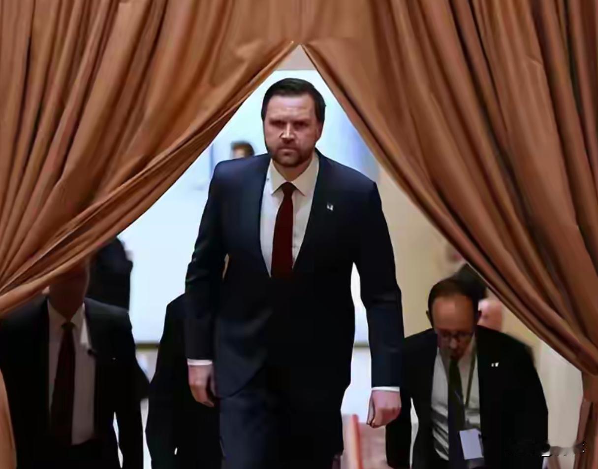 万斯已经抵达巴基斯坦，伊朗仍不确定是否谈判
根据目前美国发布的消息，可以得知，副