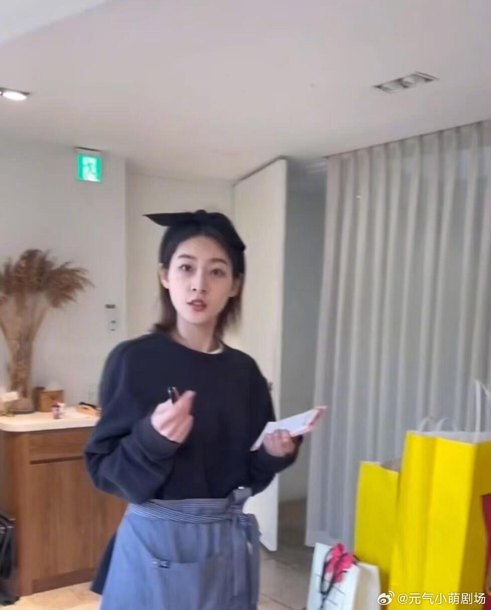 我觉得她想积极努力地活着，从她的打工照片和repo可以看出来她很乐观地在面对生活