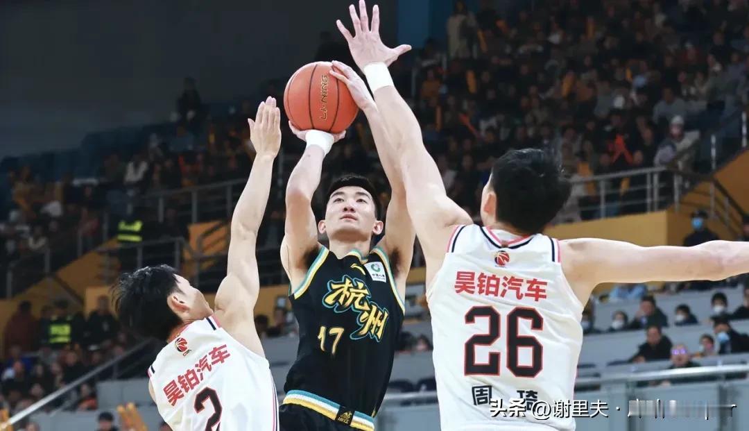 恭喜广厦提前晋级半决赛，孙铭徽打广东很有心得，徐杰防不住他！杜锋迷恋二三联防，打