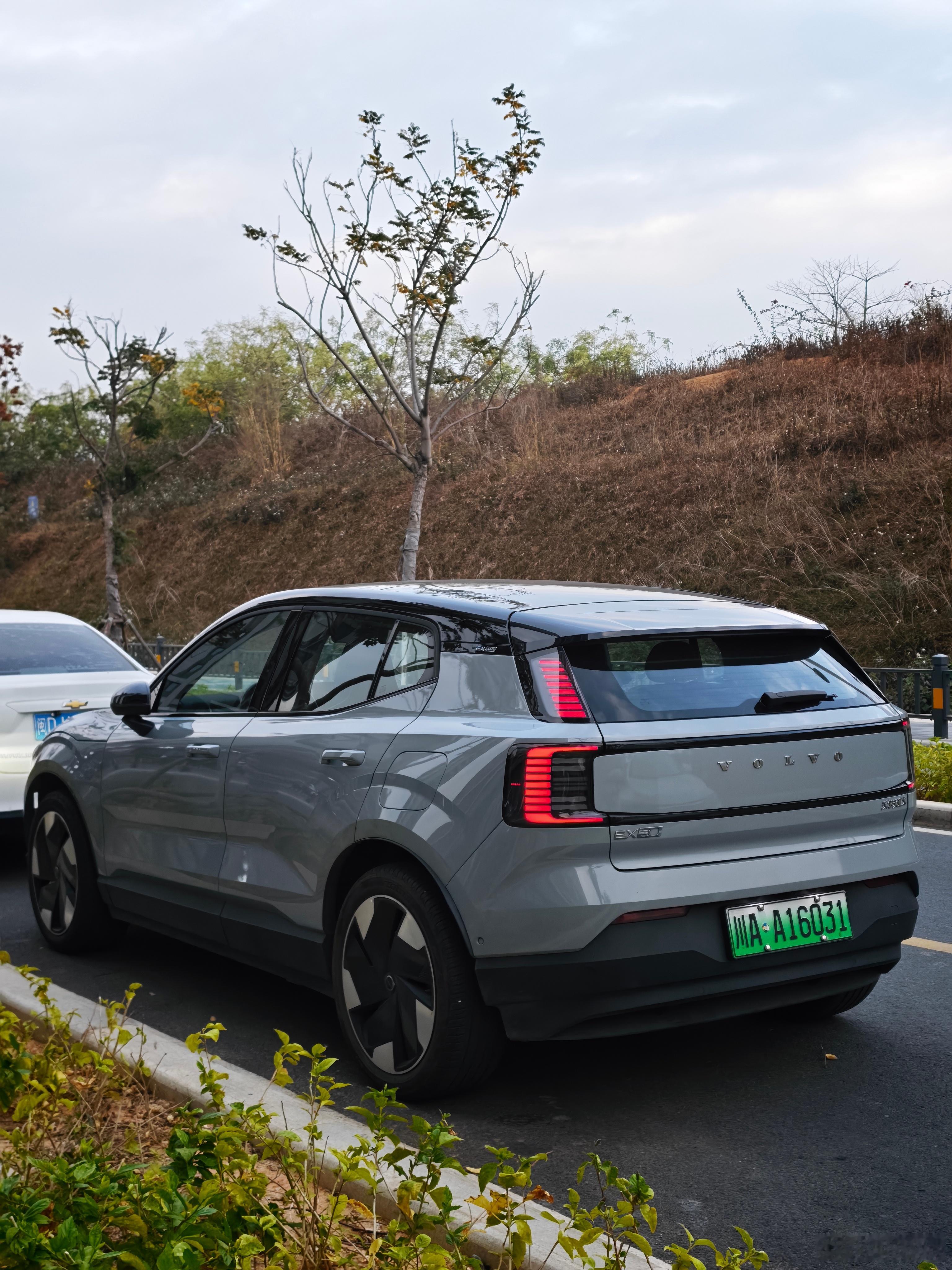 Day2b车开了一天竟然有点上手了…真是个让人又爱又恨的小家伙喜欢它的灵巧和质感