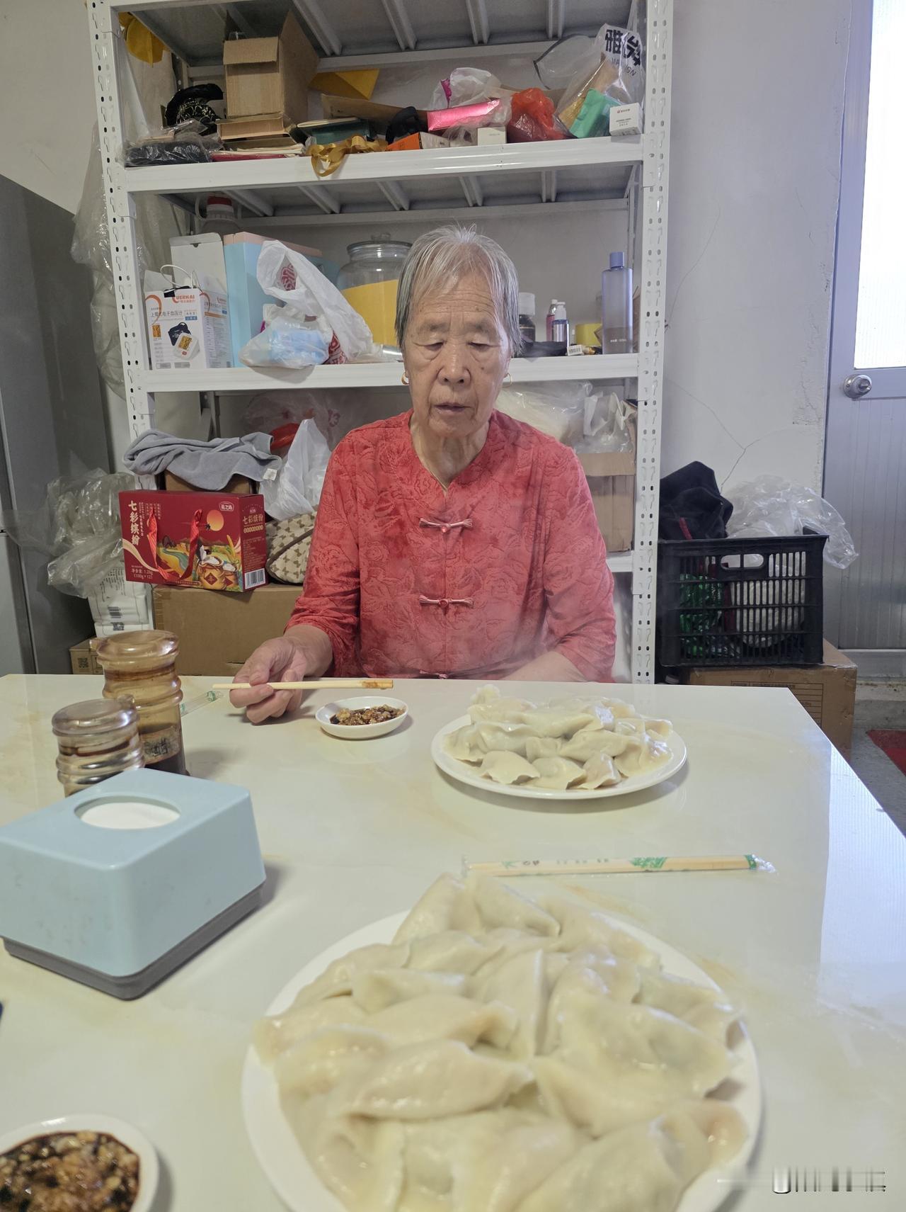 这次回来，看到老母亲瘦了很多……

8月7日那天，我从村里回了济南，老母亲从村里