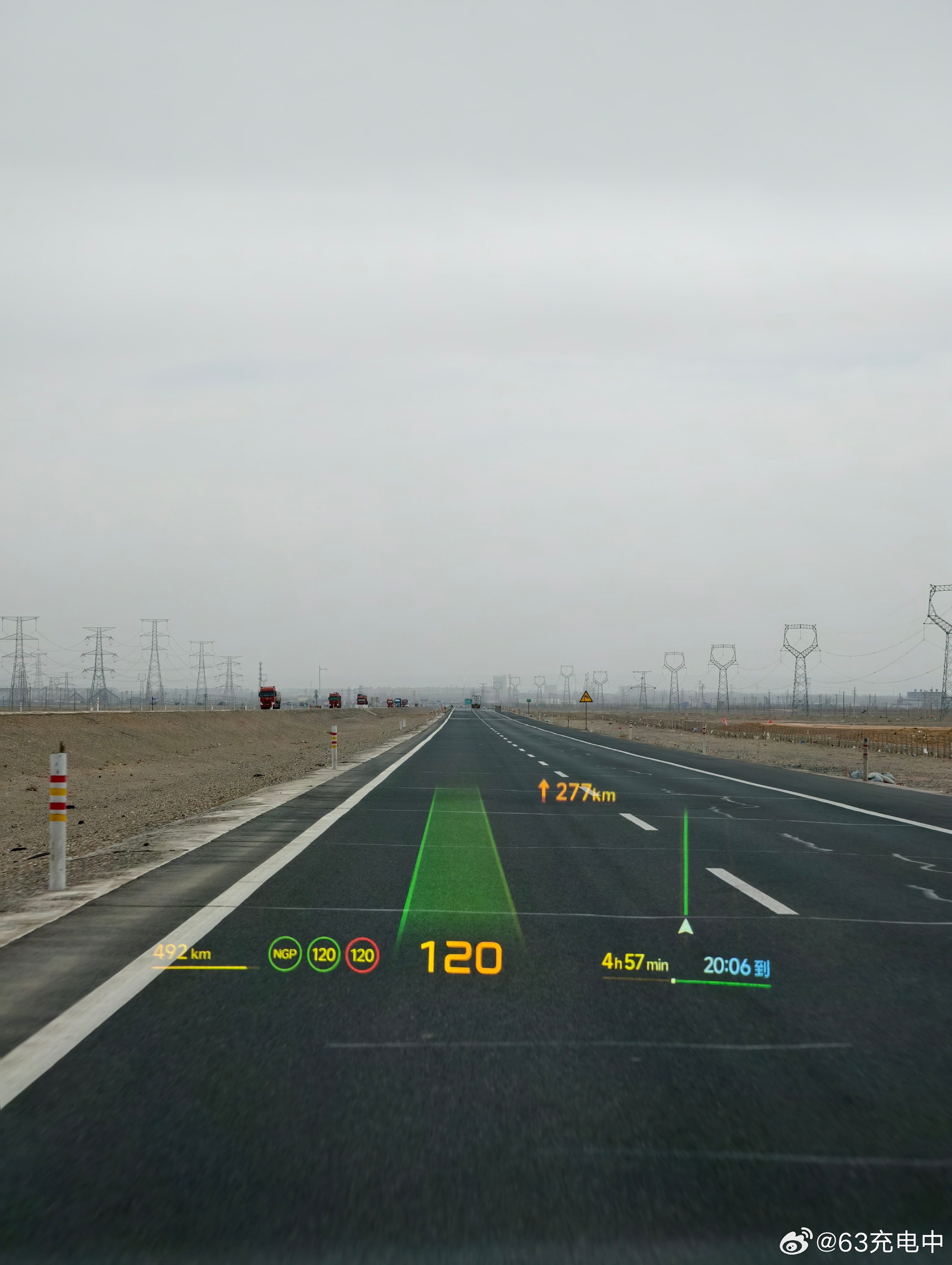 甘肃瓜州，得益于祁连山+马鬃山夹成「天然风道」，风被挤压加速，全年大风不断 。年