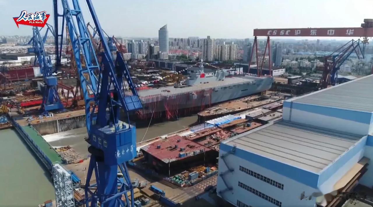 同样是建造排水量4万多吨的大型舰船，从铺设龙骨到下水，印度用了十几年时间，而我国