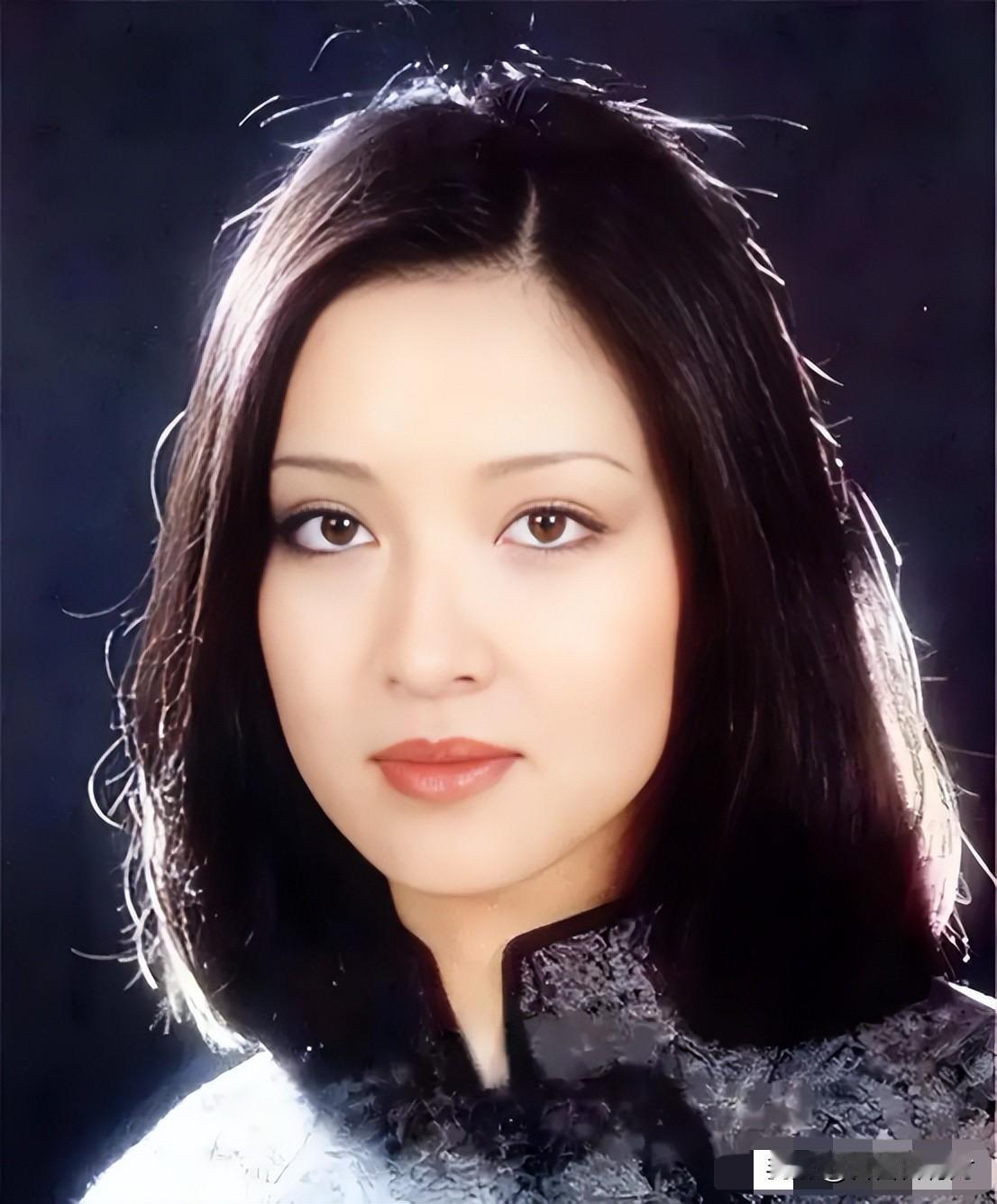 我们都是凡夫俗子，难免贪嗔痴。你羡慕我发量多，我羡慕你腿脚方便自由行走，我们都贪