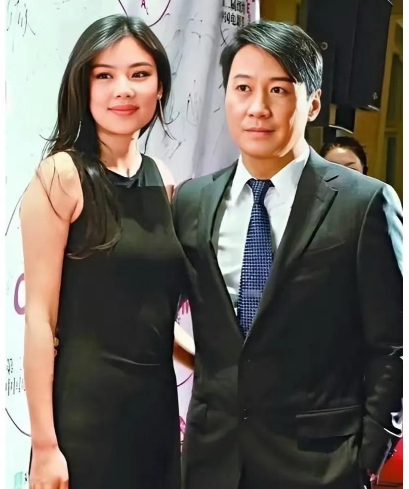 看了港媒的八卦报道，终于理解黎明为何与乐基儿分开了！


黎明和乐基儿的年龄相差
