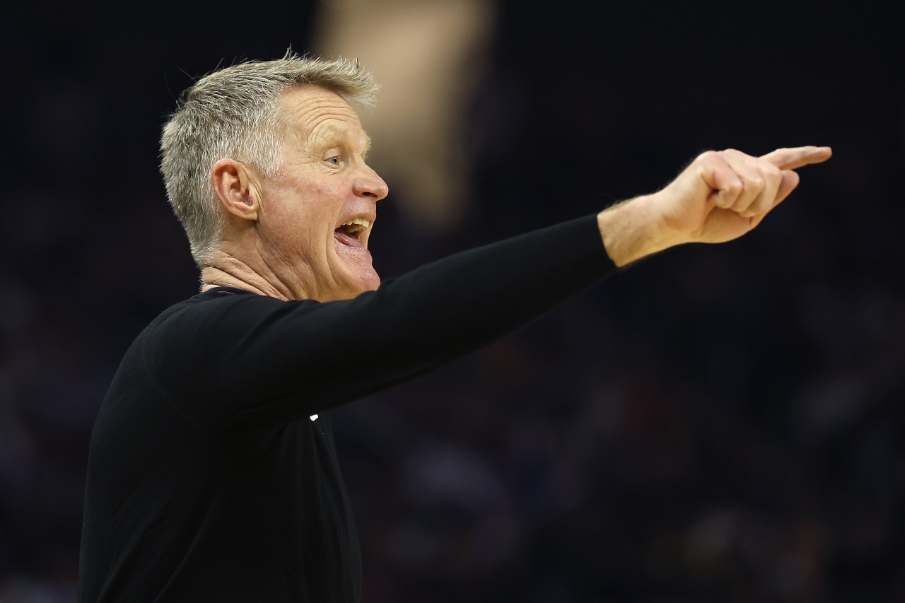 ➡自己个子不高所以能跟小矮子们共鸣金州勇士nba吐槽大会金州勇士科尔：我15年球