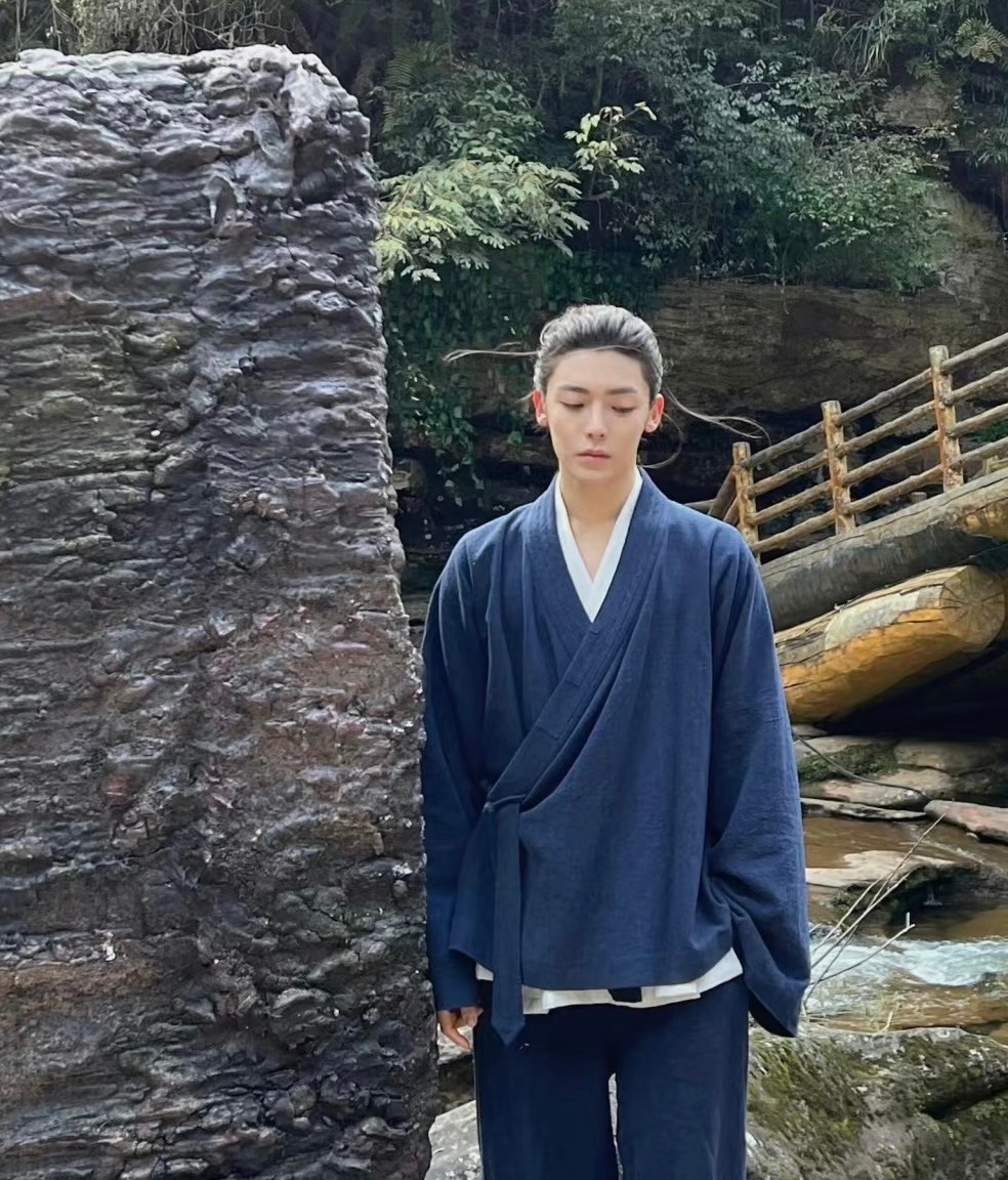侯明昊 二番影视寒冬机遇稀缺，S+级大IP顺利开机格外珍贵。不必拘泥于番位之争，