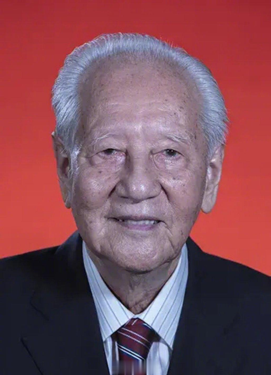 请您停留1秒钟，为中国核潜艇之父黄旭华爷爷，献上一朵花，致敬！[鲜花] ​​​