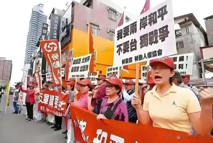 台湾"脱中入美"经济困局：3500亿赎身费谁买单？
 
台当局在美国施压下宣布对