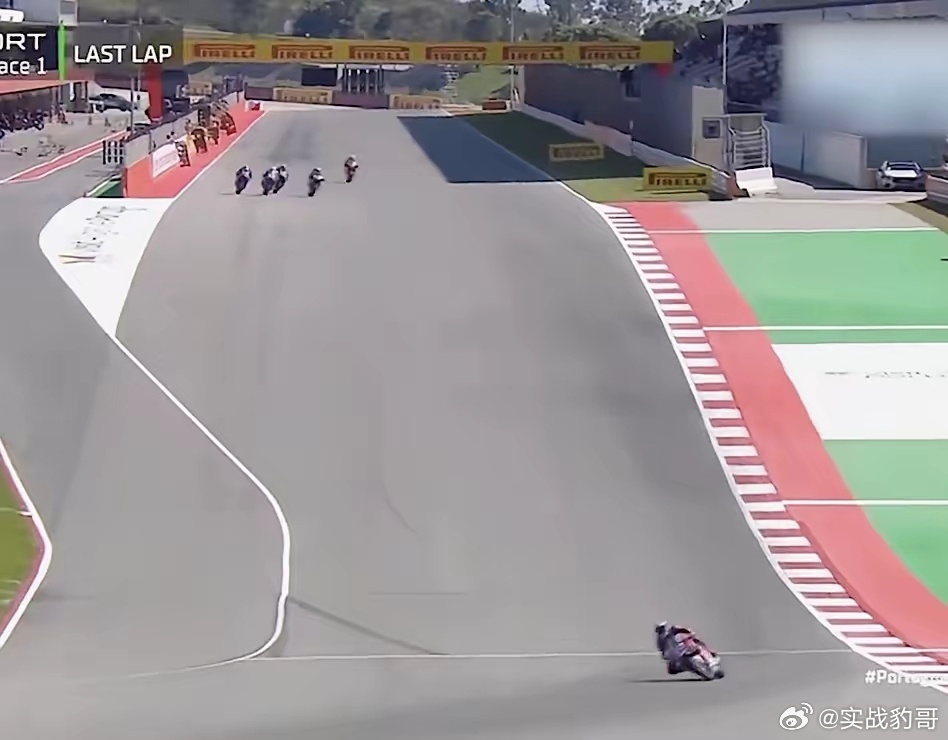 我一说遥遥领先，总会有一些人应激。我就问大家，张雪是不是遥遥领先。后面的日本车队