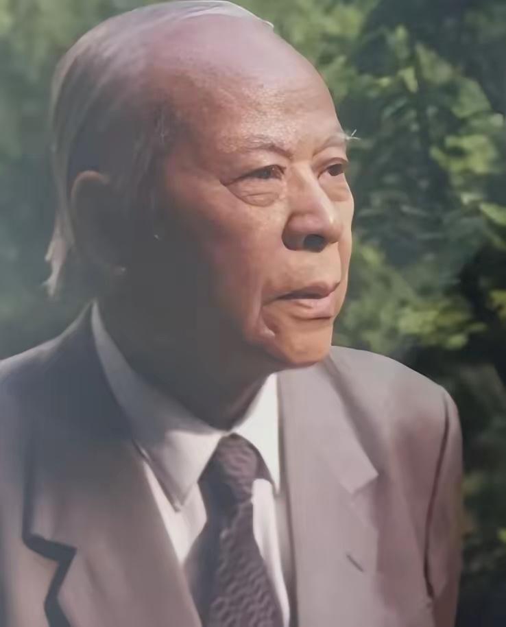 1985年，中国一高级干部访日期间，不顾多人劝阻非要去靖国神社，回国后就被中纪委