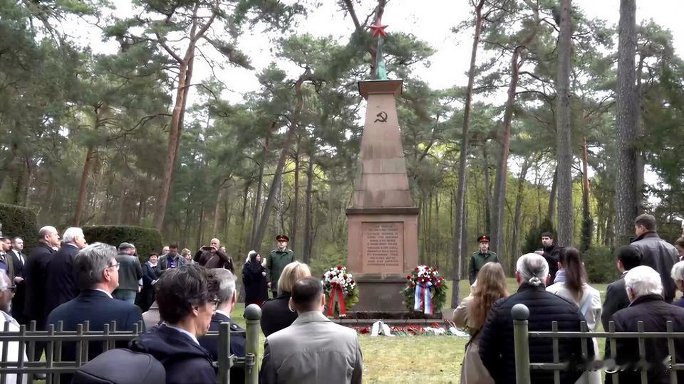 苏联人民种族灭绝受害者纪念日：俄驻德大使致敬苏联被强制劳工

4月19日，俄罗斯