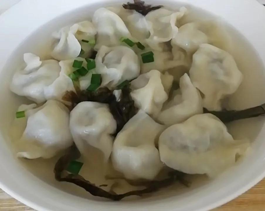 我突然感觉很没意思，老公每个月工资给我大部分，但他痴迷买彩票，不听我的，我对他也